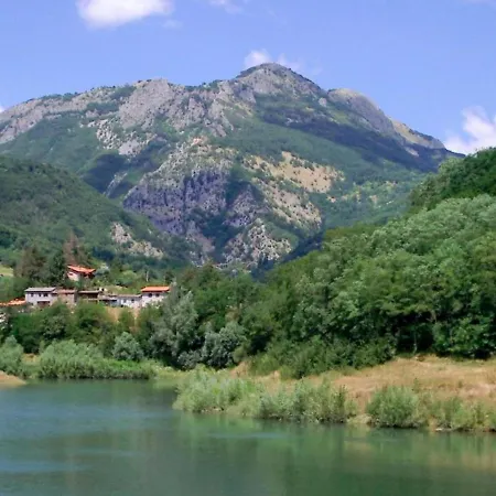Tuscan Farmhouse In Castiglione Di Garfagnana With Garden Holiday home